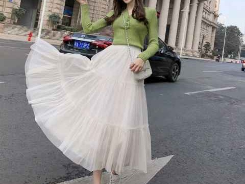 灰色纱裙搭配上衣全攻略 穿出你的高级感与温柔气质