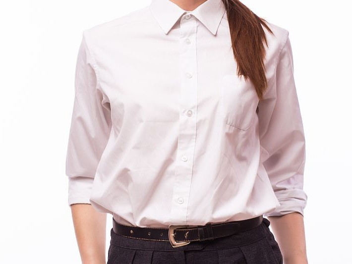 衬衫里面穿什么不尴尬 3种方案让你从职场穿到派对