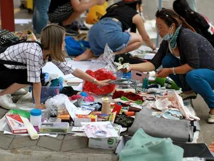 摆地摊卖啥最来钱 老摊主悄悄说几个狠路子