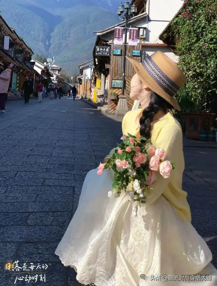 150cm小个子穿搭秘诀:针织衫+半裙这样穿,拍照直接出圈! 150cm小个子穿搭秘诀:针织衫+半裙这样穿,拍照直接出圈!