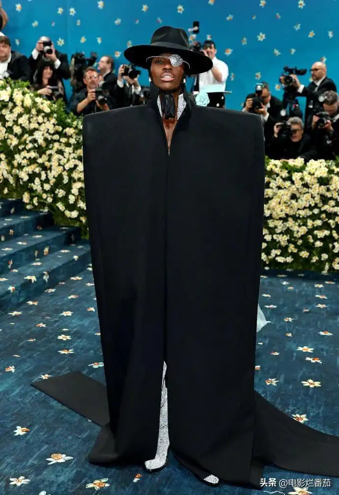 欧美范女生穿衣搭配:美国红毯大胆造型,惊艳与出糗瞬间全记录 欧美范女生穿衣搭配:美国红毯大胆造型,惊艳与出糗瞬间全记录