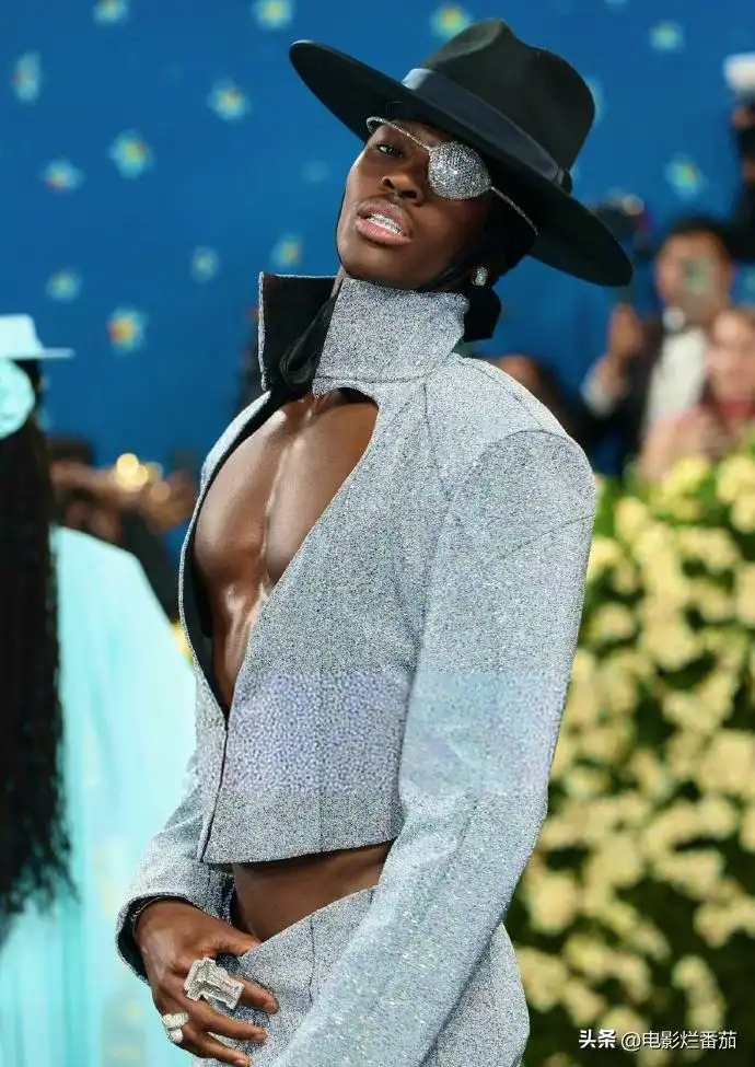 欧美范女生穿衣搭配:美国红毯大胆造型,惊艳与出糗瞬间全记录 欧美范女生穿衣搭配:美国红毯大胆造型,惊艳与出糗瞬间全记录