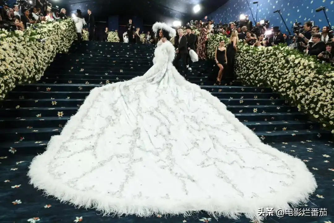 欧美范女生穿衣搭配:美国红毯大胆造型,惊艳与出糗瞬间全记录 欧美范女生穿衣搭配:美国红毯大胆造型,惊艳与出糗瞬间全记录