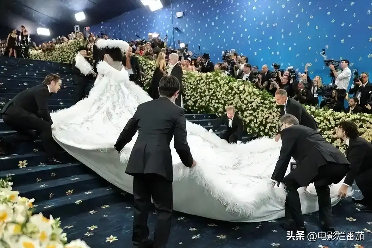 欧美范女生穿衣搭配:美国红毯大胆造型,惊艳与出糗瞬间全记录 欧美范女生穿衣搭配:美国红毯大胆造型,惊艳与出糗瞬间全记录