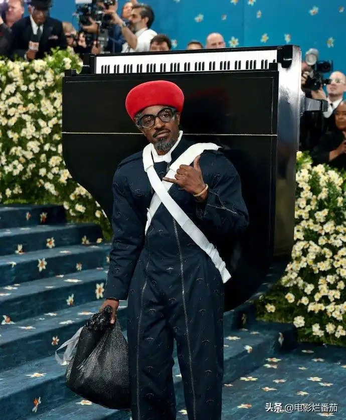 欧美范女生穿衣搭配:美国红毯大胆造型,惊艳与出糗瞬间全记录 欧美范女生穿衣搭配:美国红毯大胆造型,惊艳与出糗瞬间全记录