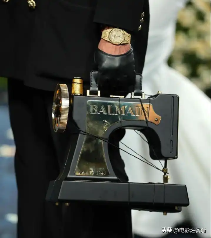 欧美范女生穿衣搭配:美国红毯大胆造型,惊艳与出糗瞬间全记录 欧美范女生穿衣搭配:美国红毯大胆造型,惊艳与出糗瞬间全记录