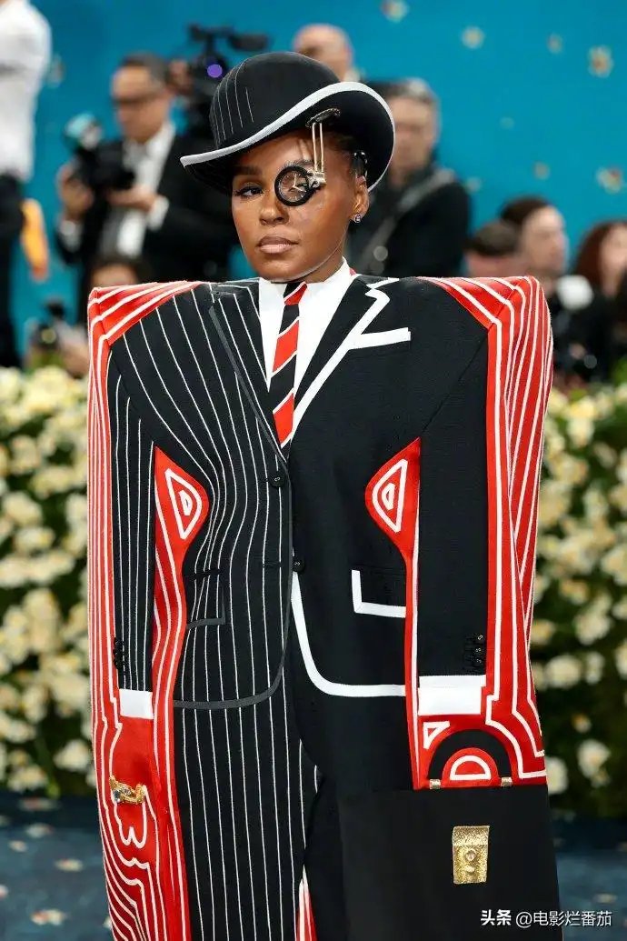 欧美范女生穿衣搭配:美国红毯大胆造型,惊艳与出糗瞬间全记录 欧美范女生穿衣搭配:美国红毯大胆造型,惊艳与出糗瞬间全记录