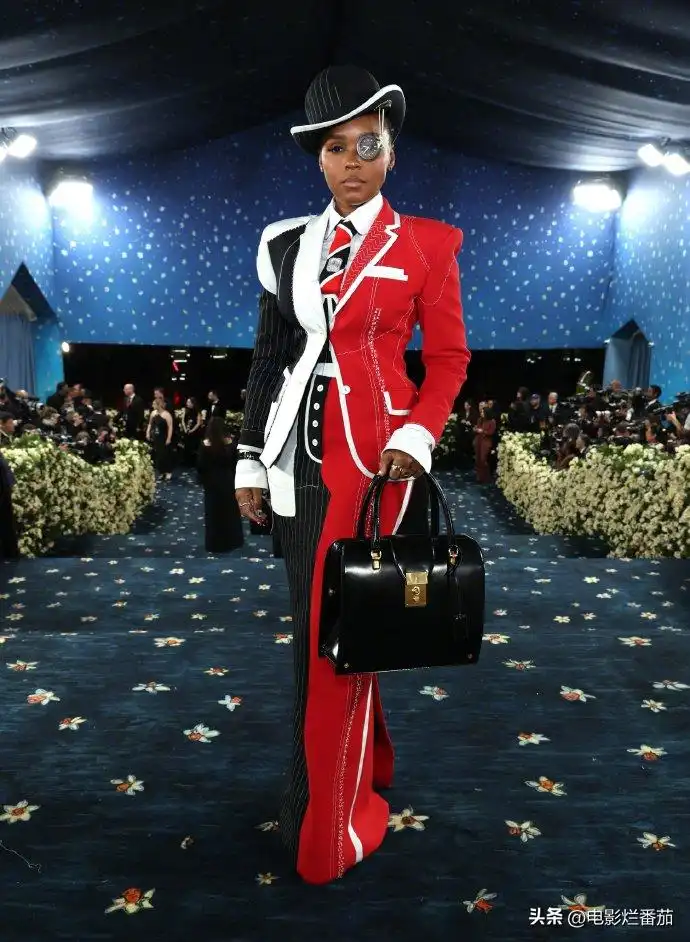 欧美范女生穿衣搭配:美国红毯大胆造型,惊艳与出糗瞬间全记录 欧美范女生穿衣搭配:美国红毯大胆造型,惊艳与出糗瞬间全记录