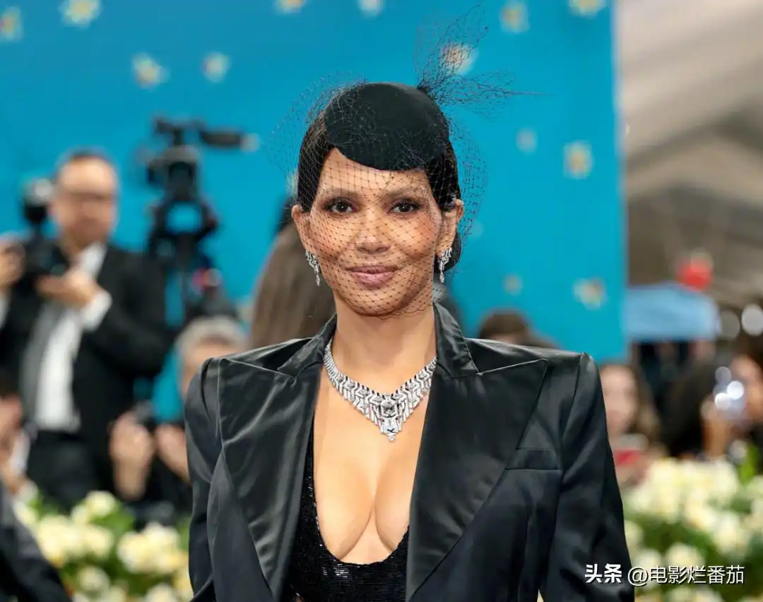 欧美范女生穿衣搭配:美国红毯大胆造型,惊艳与出糗瞬间全记录 欧美范女生穿衣搭配:美国红毯大胆造型,惊艳与出糗瞬间全记录