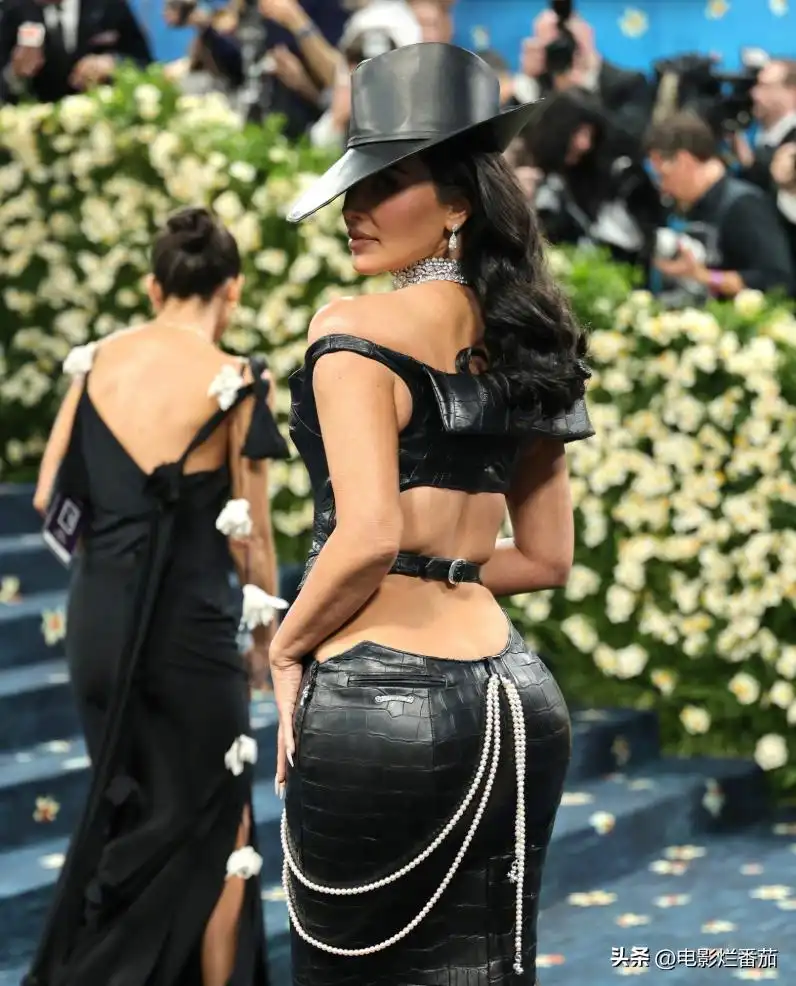 欧美范女生穿衣搭配:美国红毯大胆造型,惊艳与出糗瞬间全记录 欧美范女生穿衣搭配:美国红毯大胆造型,惊艳与出糗瞬间全记录