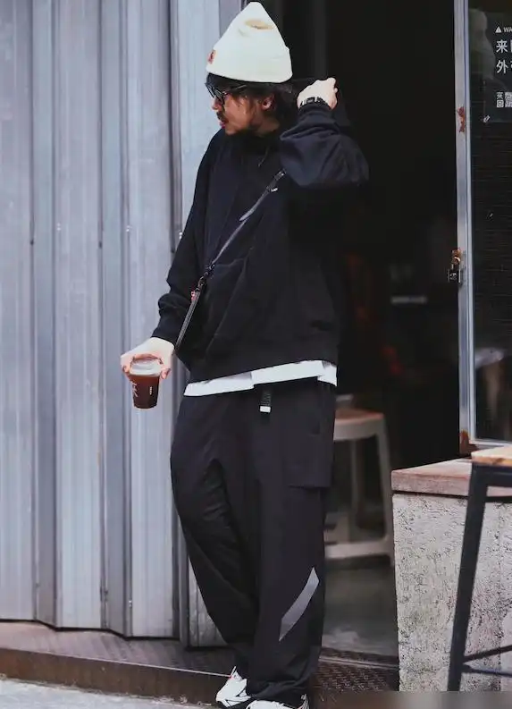 胖男生穿衣搭配技巧：穿搭与身材无关，胖男人街拍示范有型造型