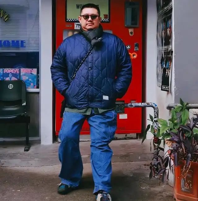 胖男生穿衣搭配技巧：穿搭与身材无关，胖男人街拍示范有型造型